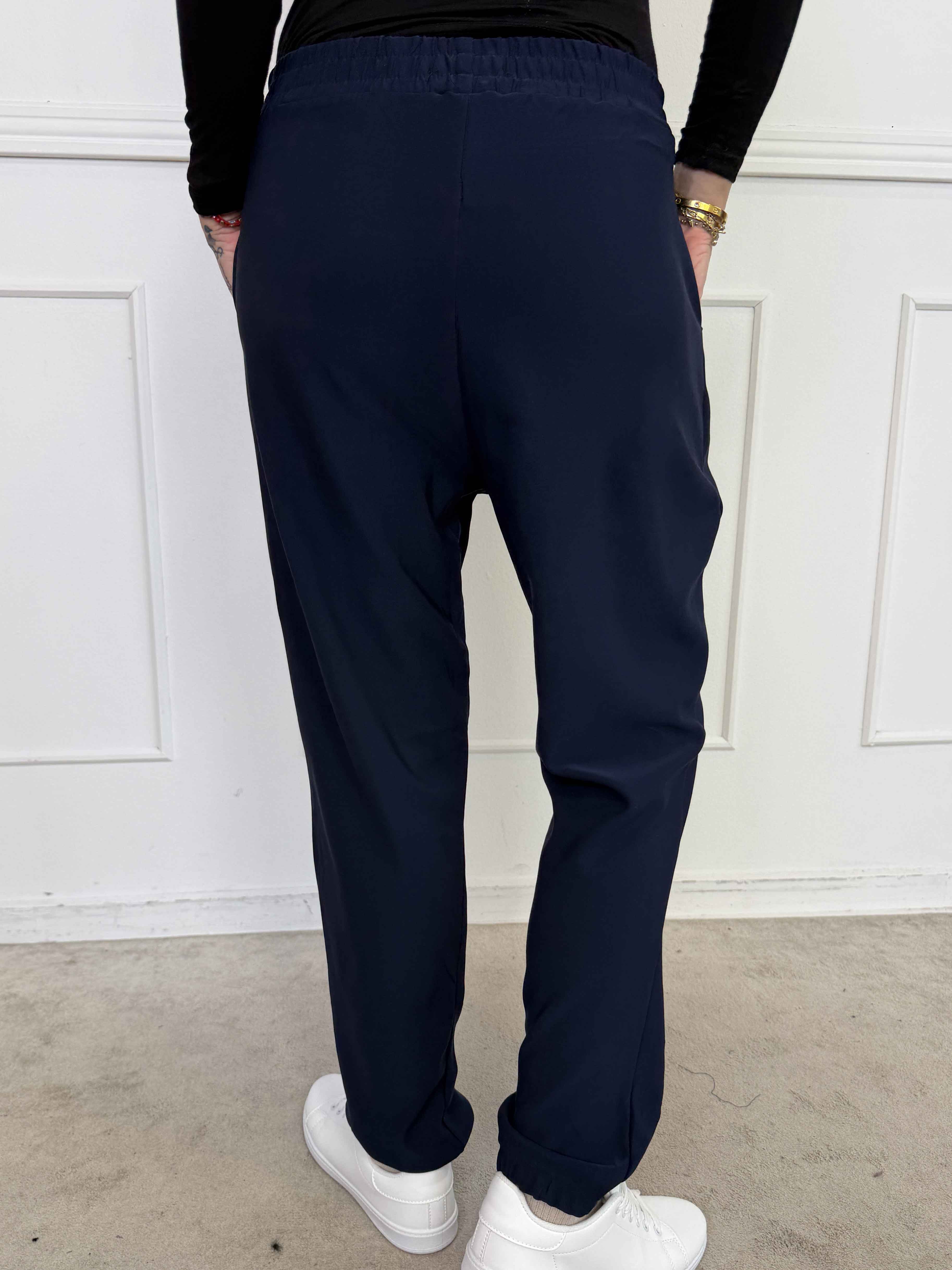 Iliona - Joggingbukser med elastik forenden af buksebenet